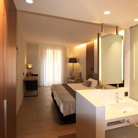 Hotel Raval De La Mar 4*