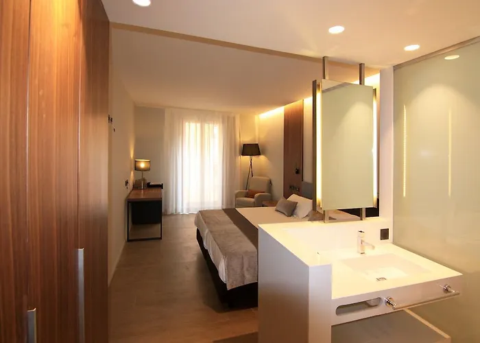 Hotel Raval De La Mar 4*